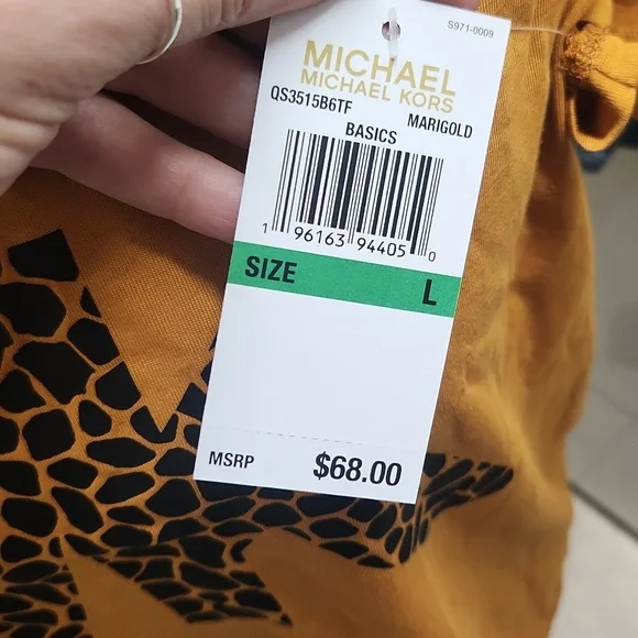 Michael kors top more of a mustard color - Picture 5 of 5